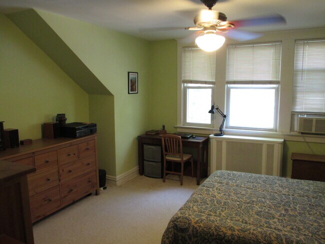 Foto del edificio - 7731 Hasbrook Ave