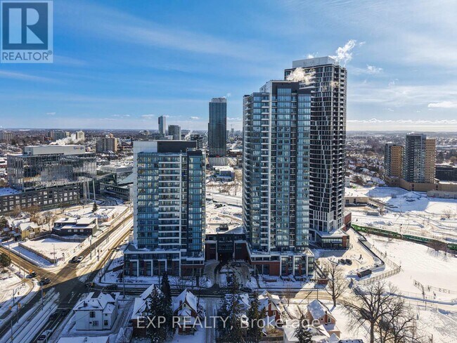 Building Photo - 15 Wellington St S