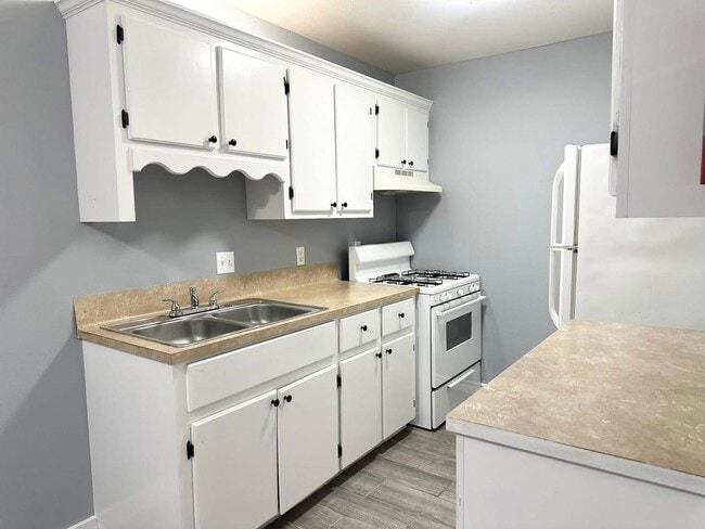 Building Photo - Maple Manor Apartments