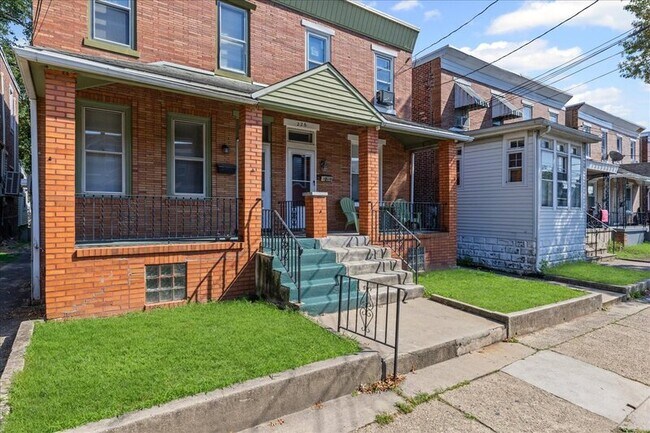 Foto del edificio - 224 Parker Ave