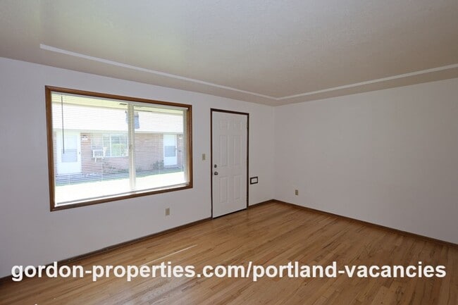 Building Photo - NE 65th Ave - North Tabor single level 1 bedroom apartment
