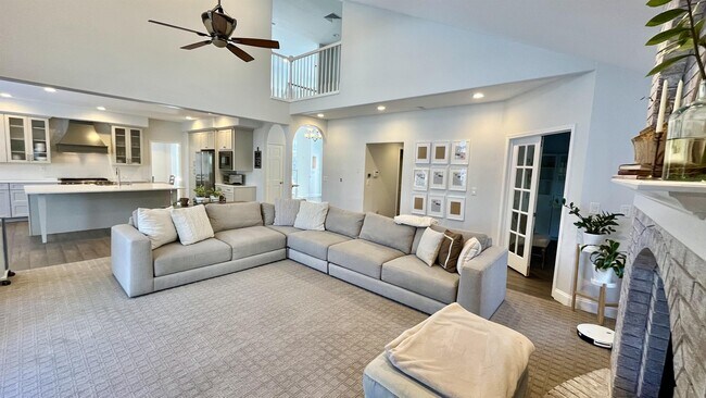 Foto del edificio - 643 Manorwood Ln