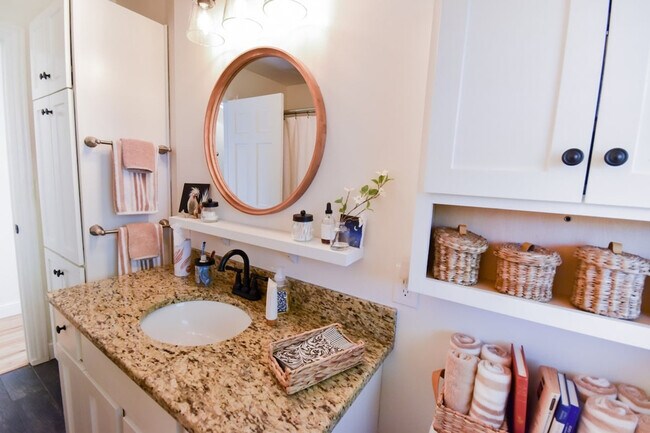 Building Photo - 17710 12th Ave N