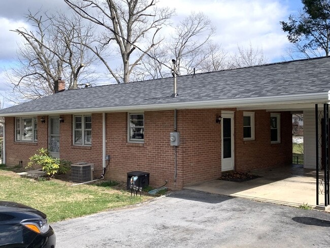 Foto del edificio - Charming 3-Bedroom, 1-Bath Single-Family Home