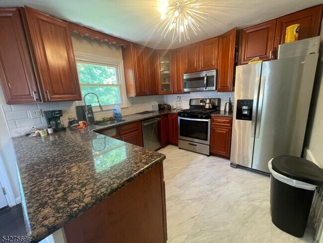 Foto del edificio - 1065 Sayre Rd S