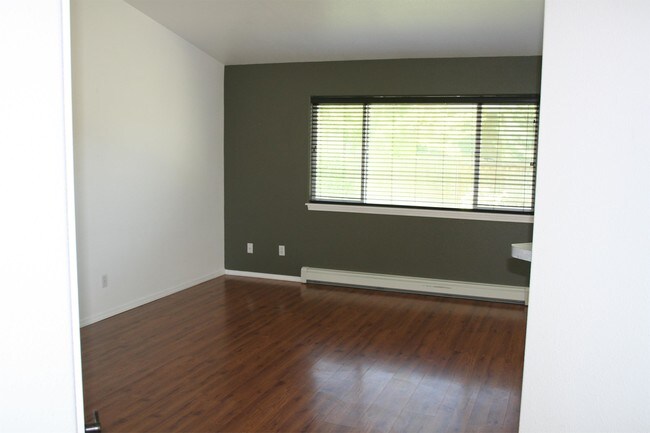 Building Photo - 438 Breeze Dr