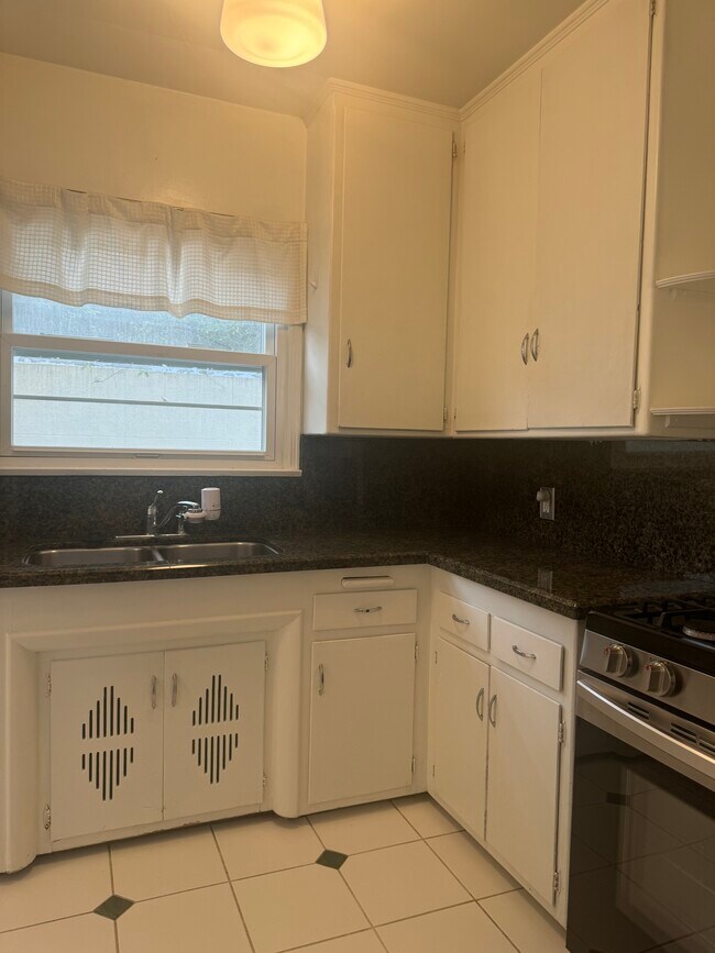 Encimeras de granito para cocina - 8618 McConnell Ave