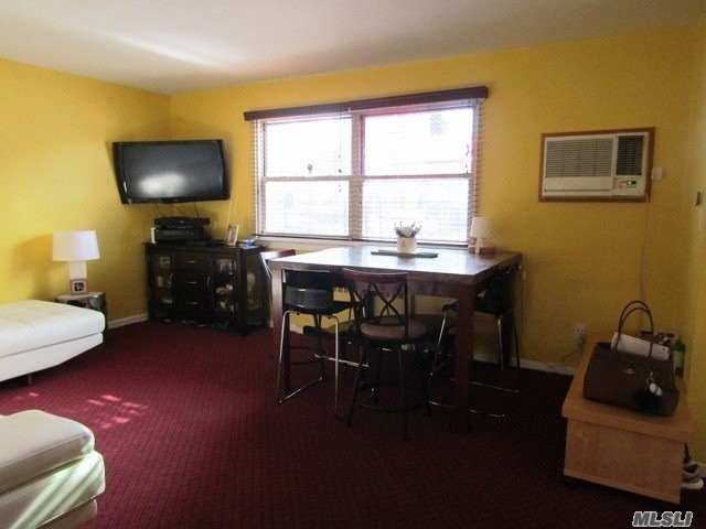 Building Photo - 82-67 Langdale St