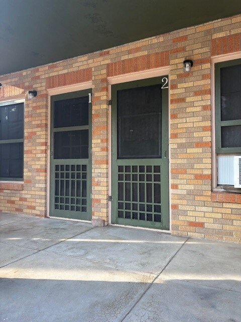 Building Photo - 2424 2nd St