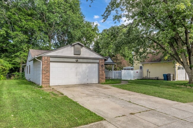 Building Photo - 833 Delray Dr