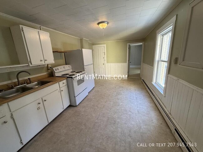 Building Photo - 24 Birch St