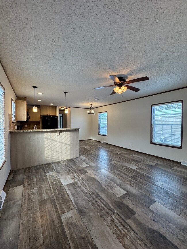 Building Photo - 2372 Maple Dr