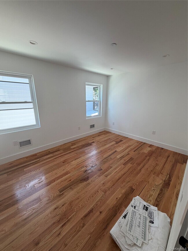 Foto del edificio - 342 E 234th St