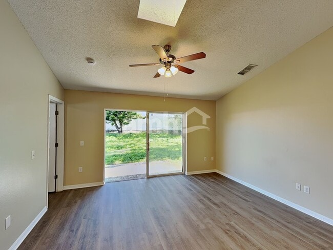 Building Photo - 214 Strada Dr