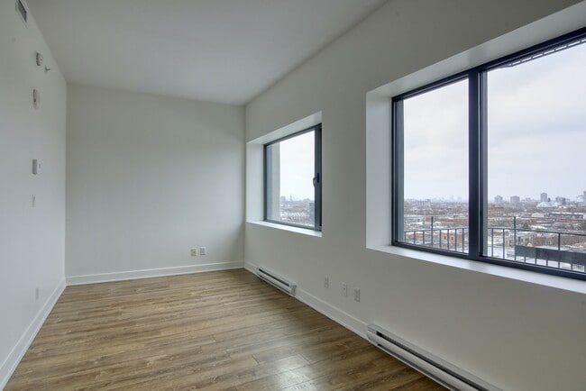 Building Photo - 30 Saint-Joseph Est