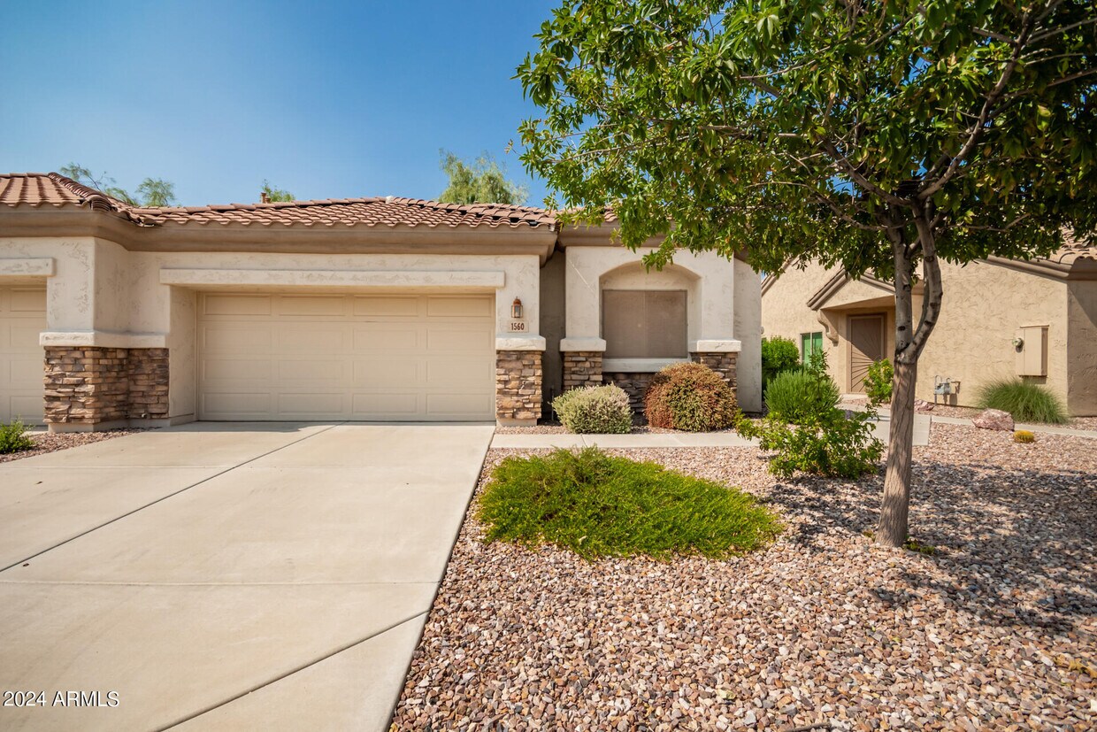 Primary Photo - 1560 E Melrose Dr