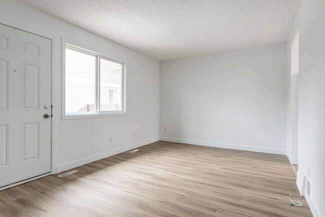 Photo du bâtiment - Hartford County Townhomes