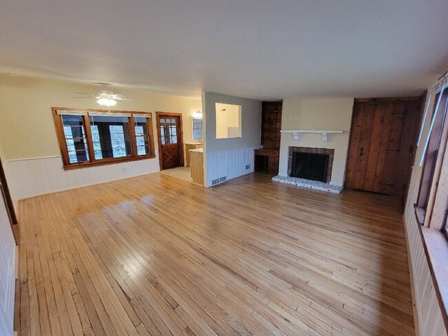 Building Photo - 805 Wallace Ave