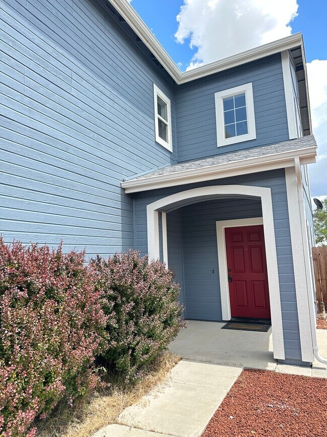 Building Photo - 4 bedrooms, 2 1/2 Baths with a 3 Car Garag...