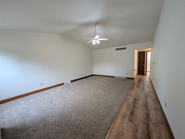 Foto del edificio - 4851 Ridge Pkwy