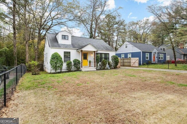 Building Photo - 2622 Sylvan Rd