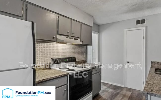Building Photo - 3690 Kerwin Dr