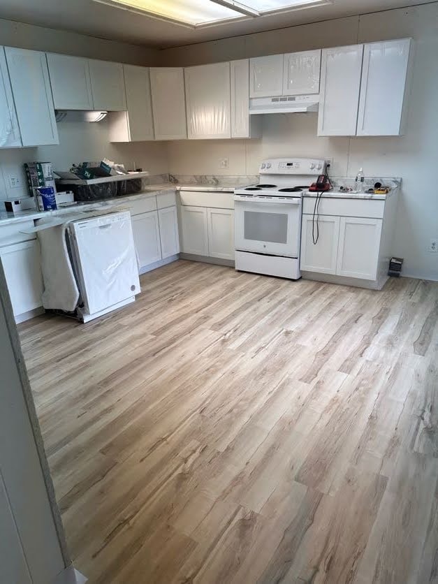 Kitchen - 314 E Verleen Ave