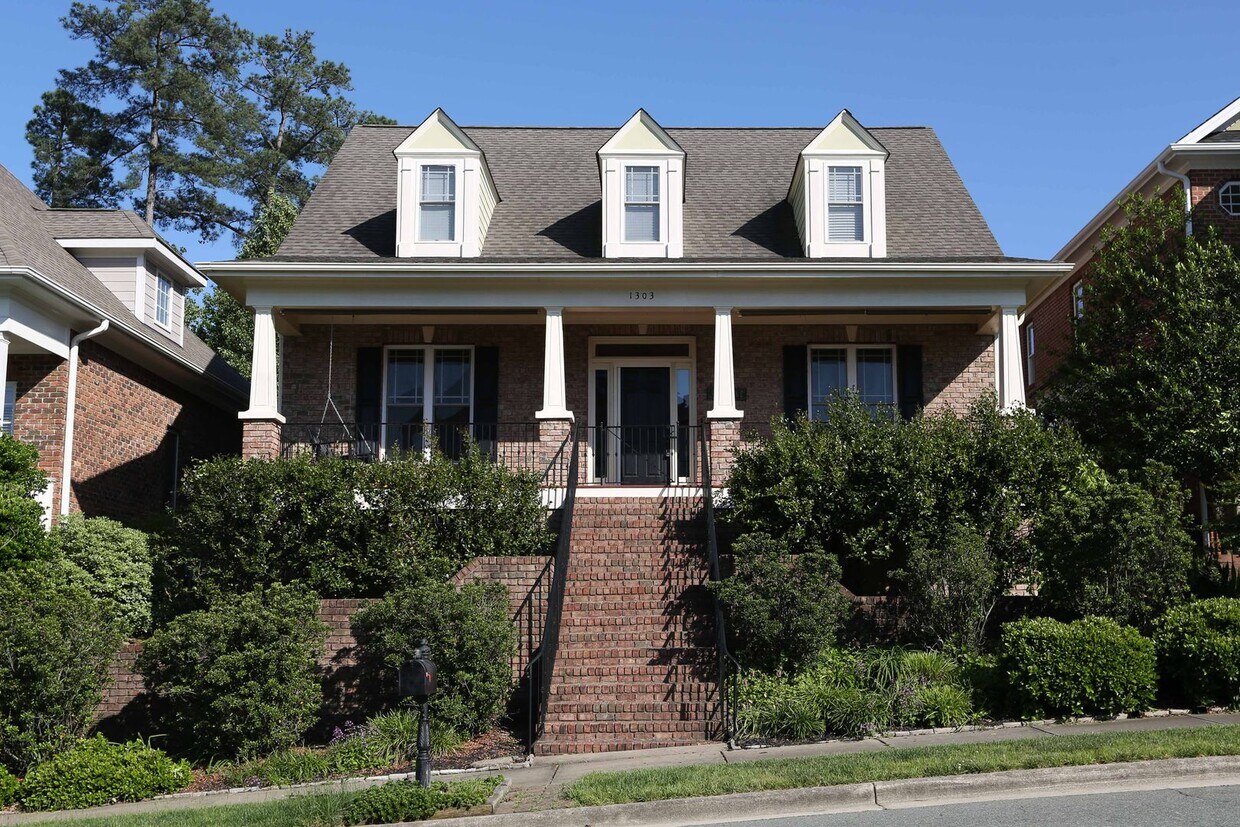 Primary Photo - Gorgeous Three Bedroom Home!