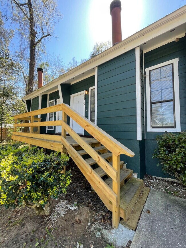 Building Photo - Affordable 2/1 Off Ocala