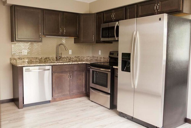 Building Photo - 3 bedroom in Fridley MN