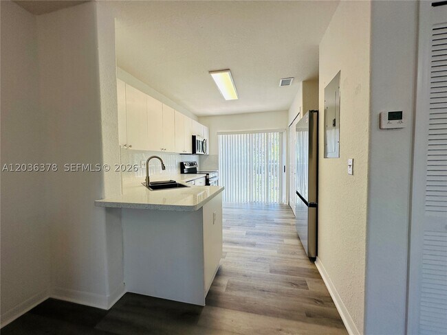 Foto del edificio - 5705 NW 109th Ave