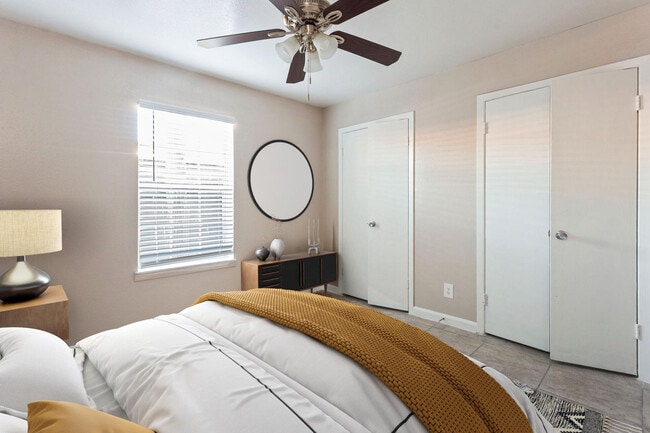 Building Photo - La Carmona