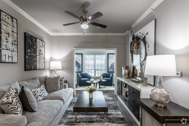 1BR,1BRA -828 SF - Vara Westover Hills