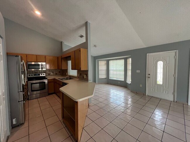 Building Photo - 7704 Lake Gandy Cir