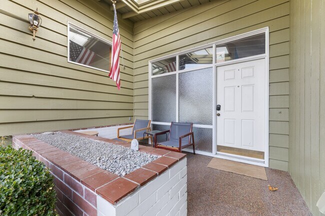 Building Photo - Bellevue Eastgate Mid-Century Modern