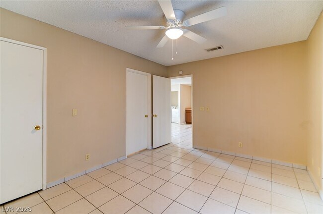 Foto del edificio - 824 Hedge Way