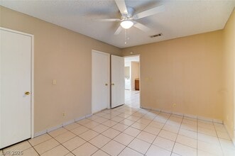 Building Photo - 824 Hedge Way