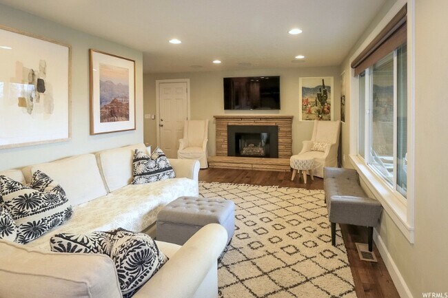 Building Photo - 3005 S Jonetta Dr