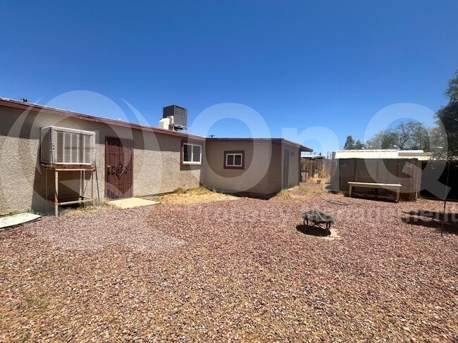 Building Photo - 906 E Halcyon Rd