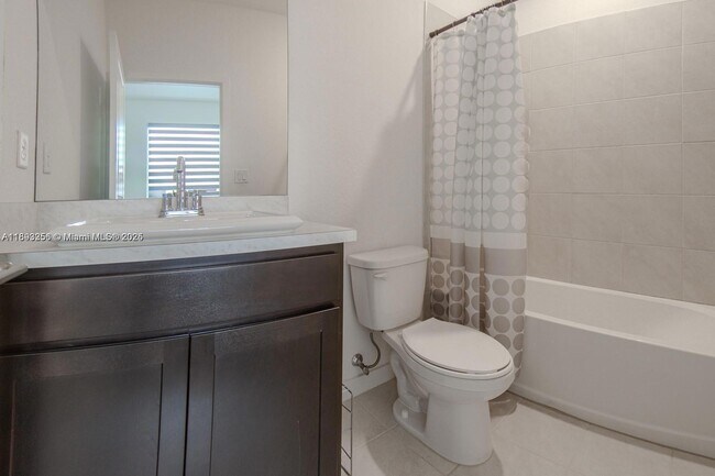 Building Photo - 544 NE 4th St