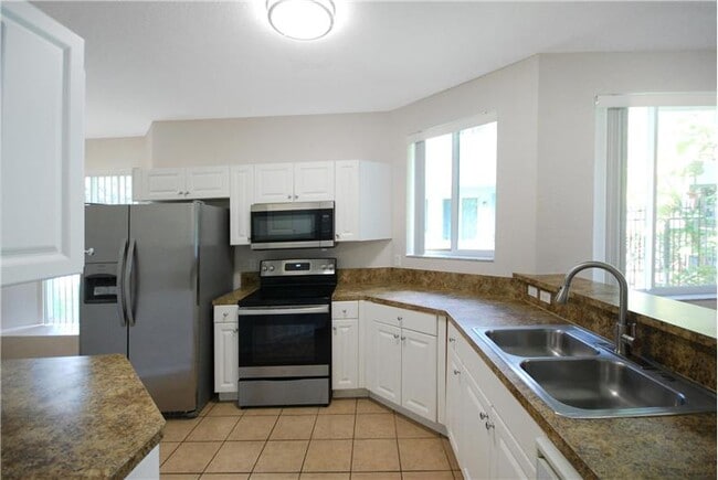 Building Photo - 3620 Sonoma Dr