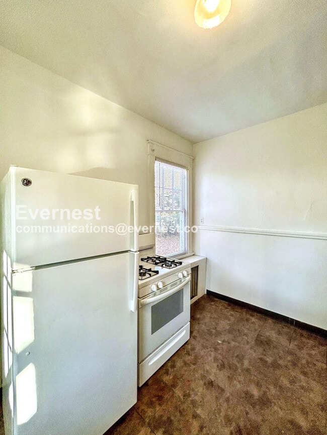 Building Photo - 3114 Barton Ave