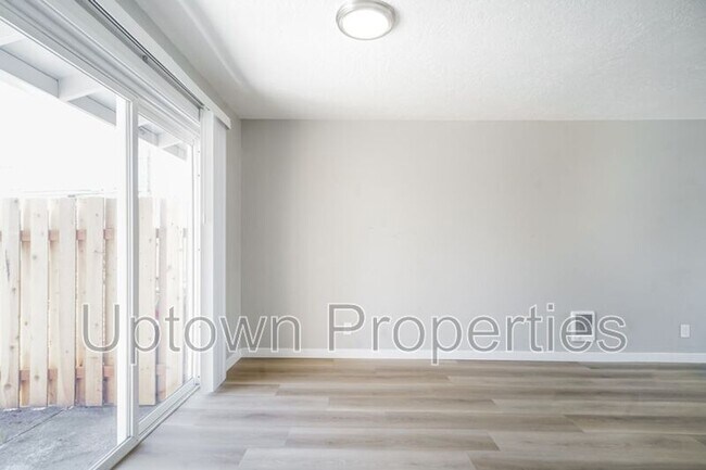 Foto del edificio - 466 N Adair St