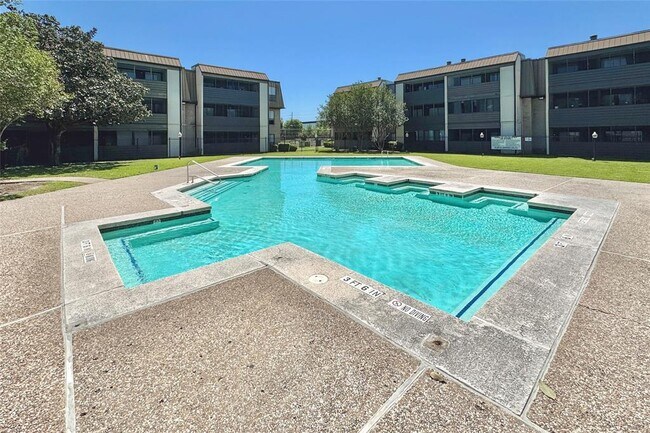 Foto del edificio - 3075 Walnut Bend Ln