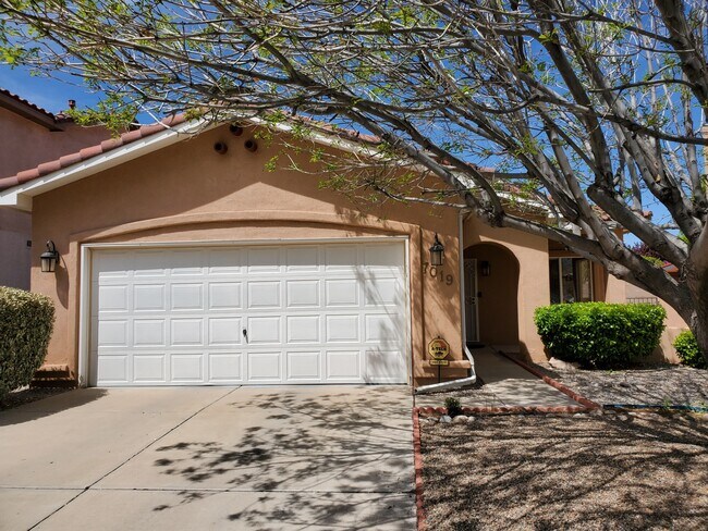 Building Photo - 7019 Casa Elena Dr NE