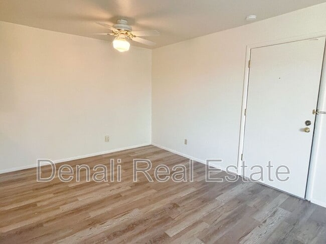 Building Photo - 461 W Yucca Ct
