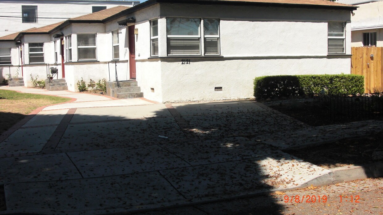 Primary Photo - 2121 Oak St