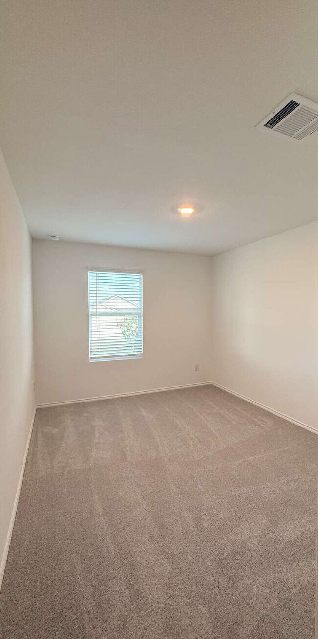 Building Photo - One Story 4 Bedroom/2Bath - For Rent - San Marcos, TX - Minutes From Shopping, Entertainment, and...