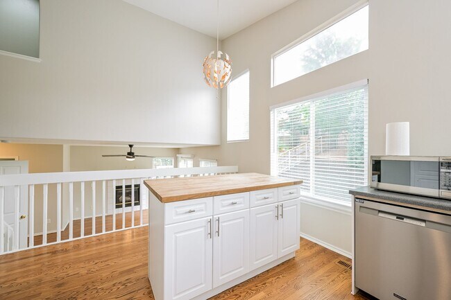 Building Photo - Highlands Ranch Newly Renovated 3 bed 2.5 bath