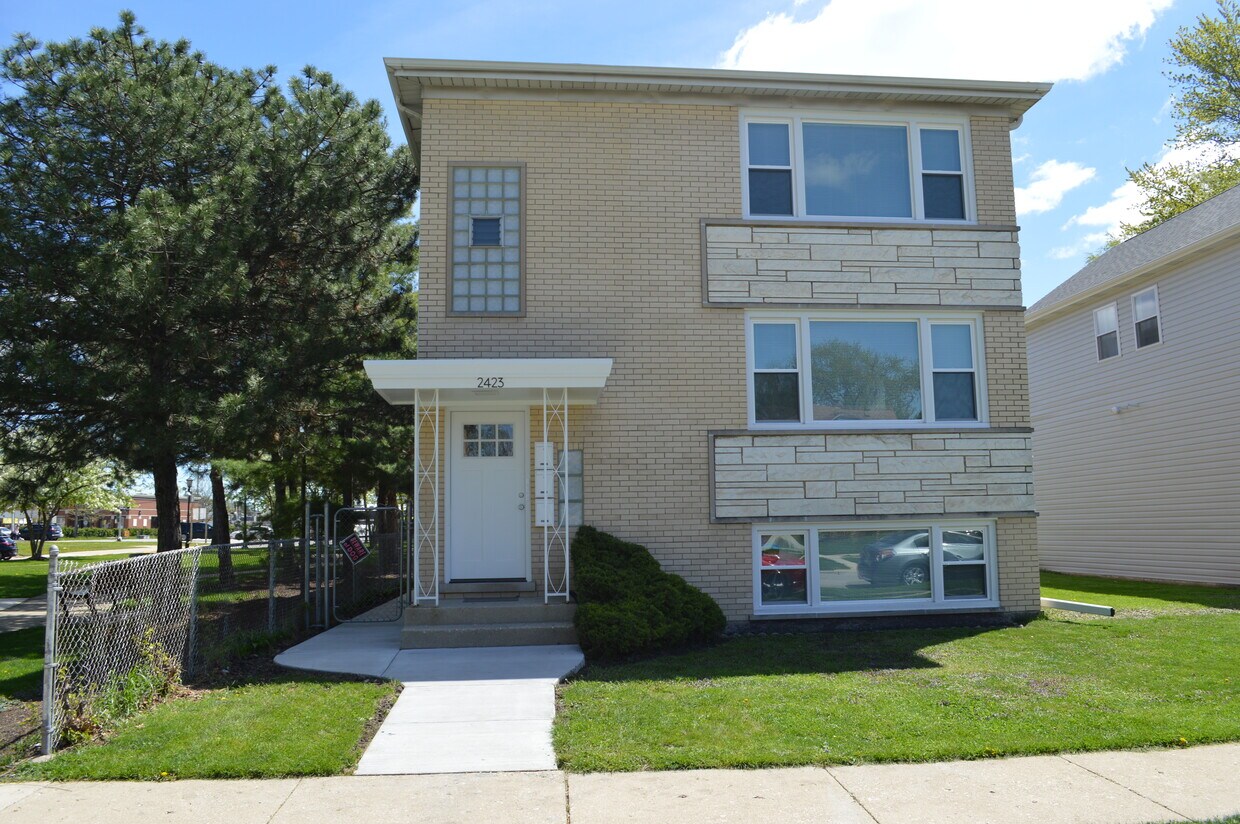 2423 N 75th Ct Unit 1, Elmwood Park, IL 60707 Apartments in Elmwood Park, IL